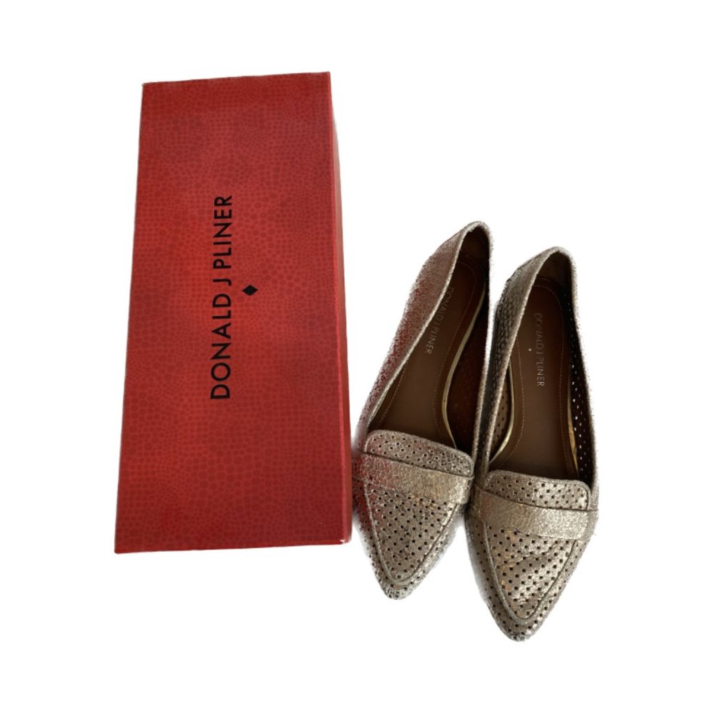Donald J. Pliner Gold Cracked Brush Off Flats